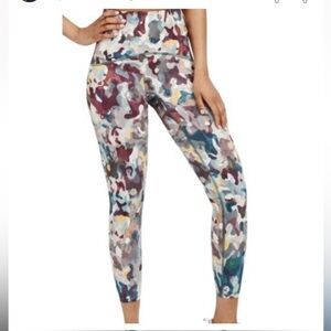 Spanx Women's Active Printed 7/8 Legging Medium, back pocket.